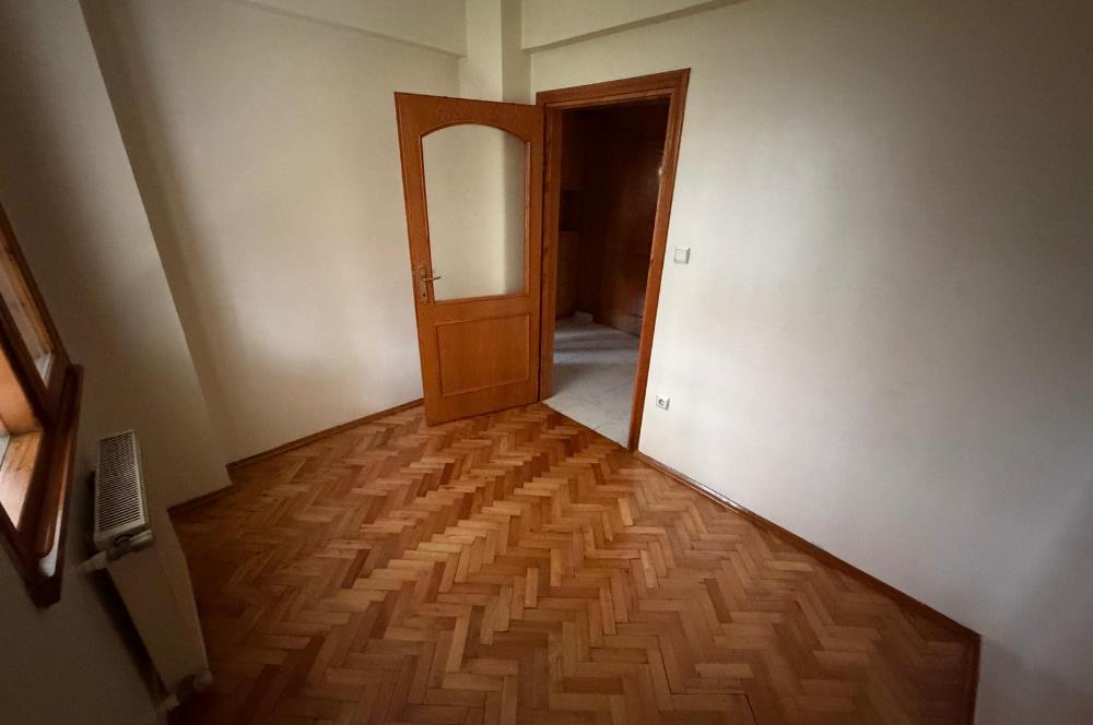 MALTEPE KÜÇÜKYALI SAHİL MARMARAY YAKINI BALKONLU 2+1 DAİRE