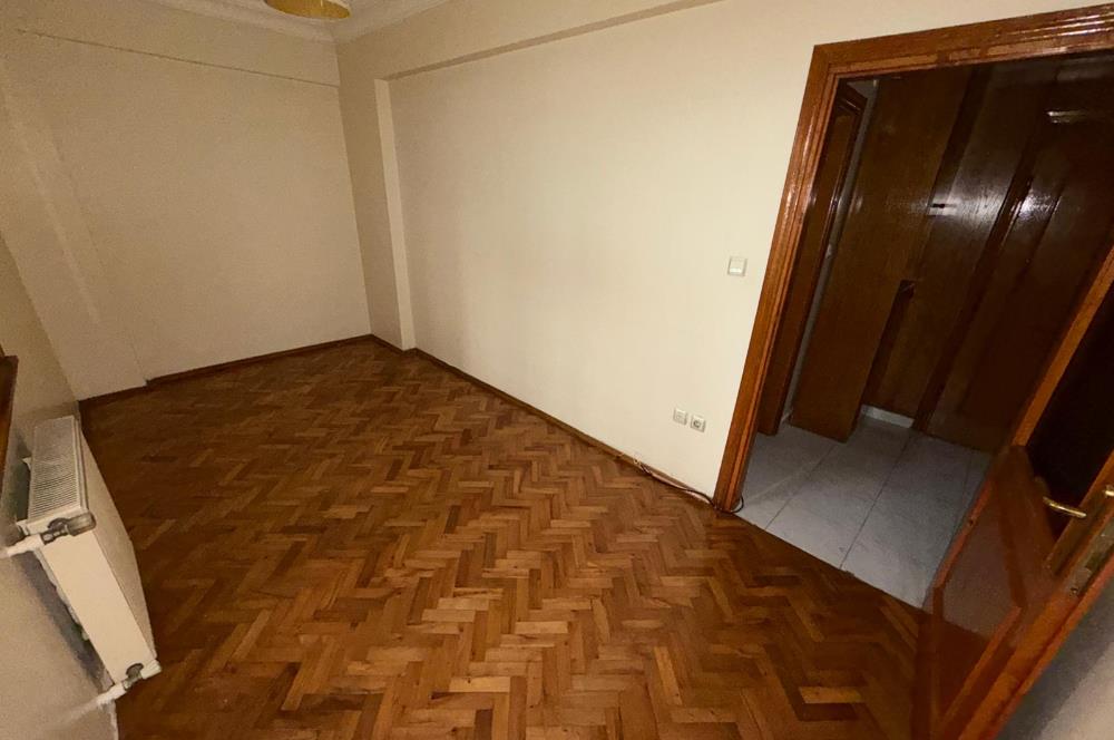 MALTEPE KÜÇÜKYALI SAHİL MARMARAY YAKINI BALKONLU 2+1 DAİRE