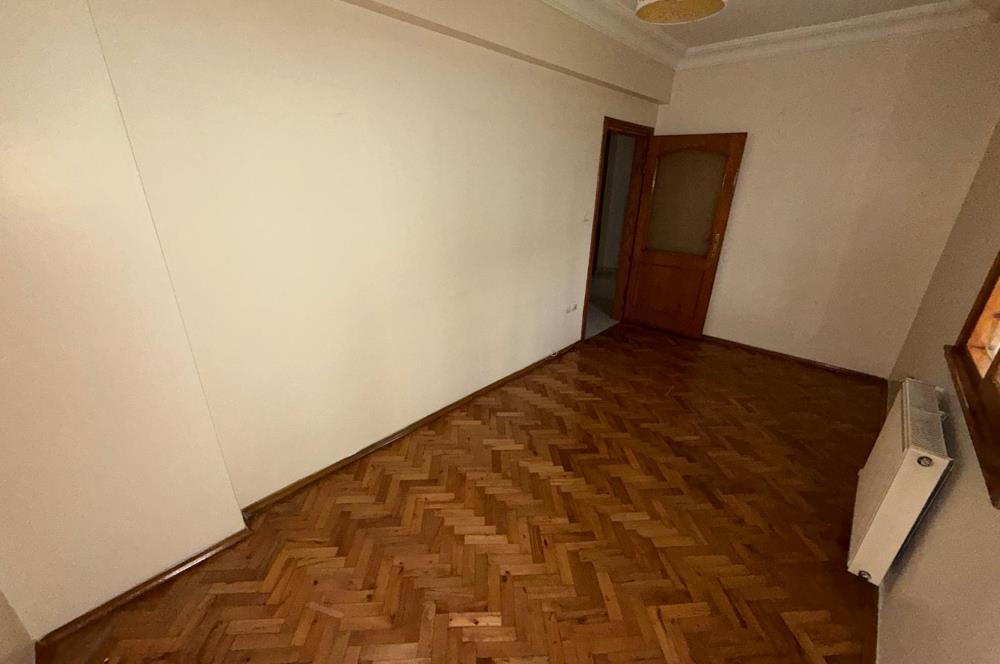 MALTEPE KÜÇÜKYALI SAHİL MARMARAY YAKINI BALKONLU 2+1 DAİRE