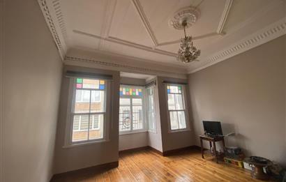 Kadiköyün kalbinde harika konumda komple kiralık işyeri