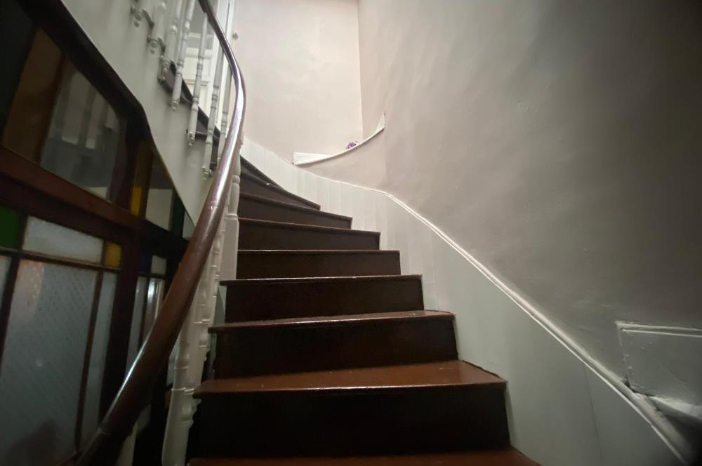 Kadiköyün kalbinde harika konumda komple kiralık işyeri