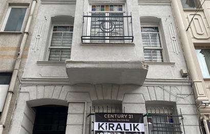 Kadiköyün kalbinde harika konumda komple kiralık işyeri