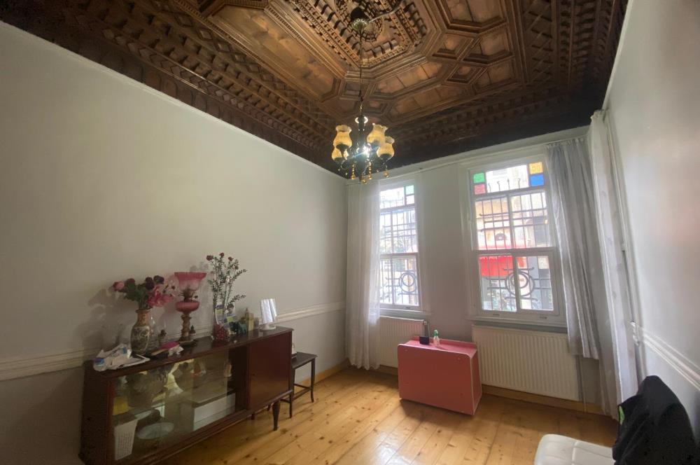 Kadiköyün kalbinde harika konumda komple kiralık işyeri