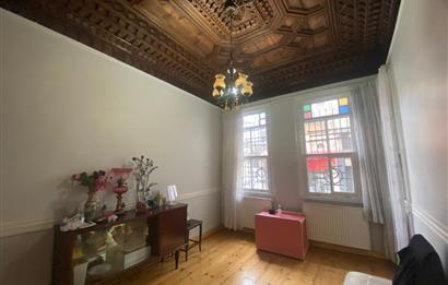 Kadiköyün kalbinde harika konumda komple kiralık işyeri