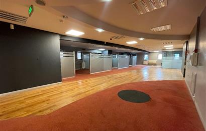 BAĞDAT CADDESİ'NDE 230 m2 NETOTOPARKLI PLAZA KATI