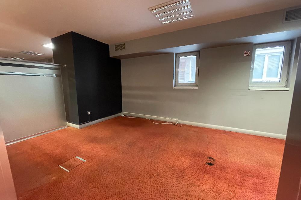 BAĞDAT CADDESİ'NDE 230 m2 NETOTOPARKLI PLAZA KATI