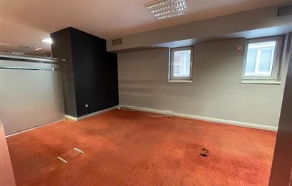 BAĞDAT CADDESİ'NDE 230 m2 NETOTOPARKLI PLAZA KATI