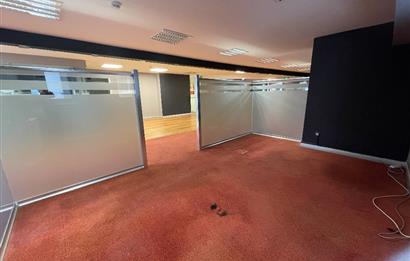 BAĞDAT CADDESİ'NDE 230 m2 NETOTOPARKLI PLAZA KATI