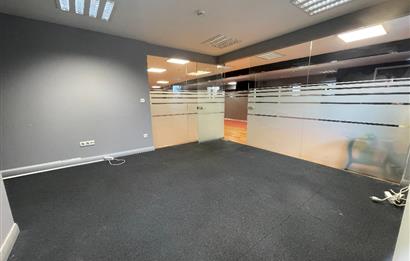 BAĞDAT CADDESİ'NDE 230 m2 NETOTOPARKLI PLAZA KATI