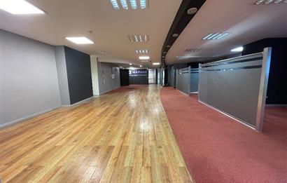 BAĞDAT CADDESİ'NDE 230 m2 NETOTOPARKLI PLAZA KATI