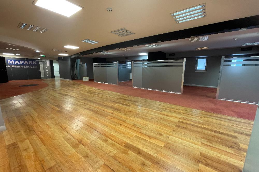 BAĞDAT CADDESİ'NDE 230 m2 NETOTOPARKLI PLAZA KATI