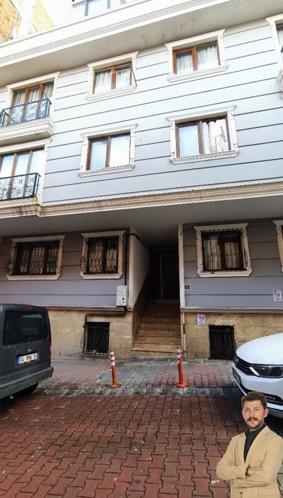 KAĞITHANEDE METROYA YÜRÜME MESAFESİNDE SATILIK 1+1 DAİRE