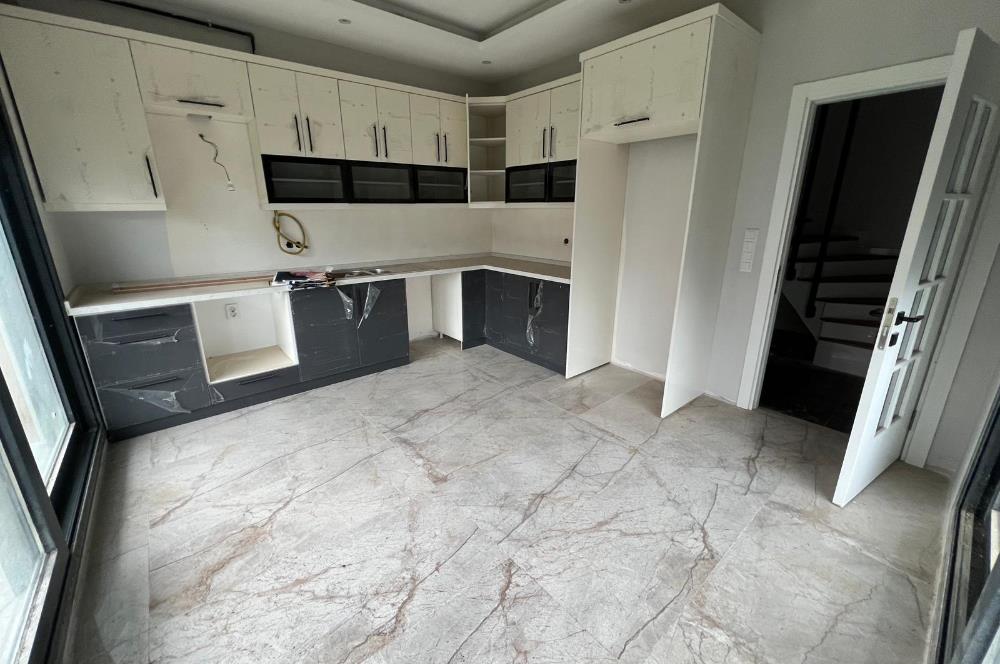 C21 BAL'DAN TOYGAR MAH. GENİŞ TERASLI SATILIK 4+1 VİLLA