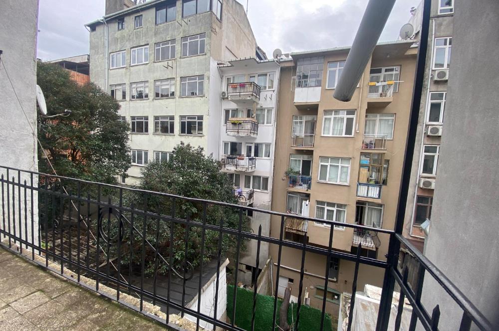Kadiköyün kalbinde harika konumda komple kiralık işyeri