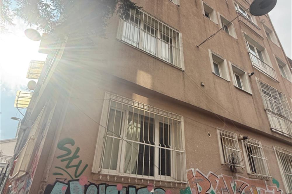 CİHANGİR MERKEZDE GİRİŞ KATI BOŞ SATILIK DAİRE