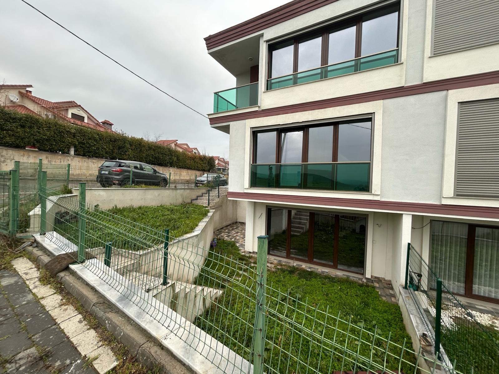 C21 BAL'DAN YENİ MAHALLE VİLLA BÖLGESİ 6+1 KİRALIK VİLLA