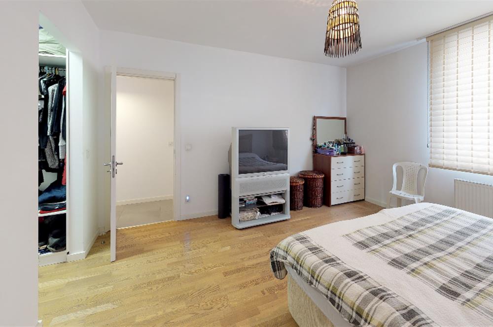 C21'DEN KEMERLİFE 22 SİTESİ'NDE AYDINLIK, FERAH GENİŞ DAİRE