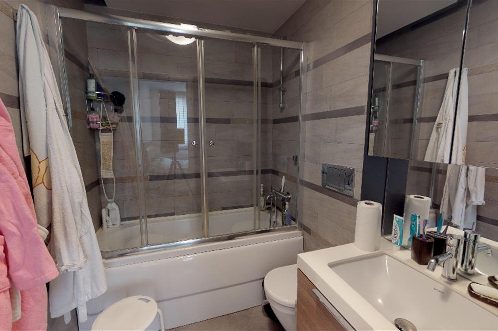 C21'DEN KEMERLİFE 22 SİTESİ'NDE AYDINLIK, FERAH GENİŞ DAİRE