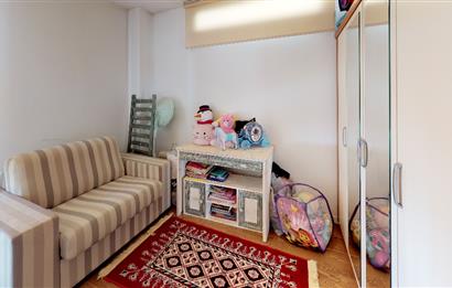 C21'DEN KEMERLİFE 22 SİTESİ'NDE AYDINLIK, FERAH GENİŞ DAİRE