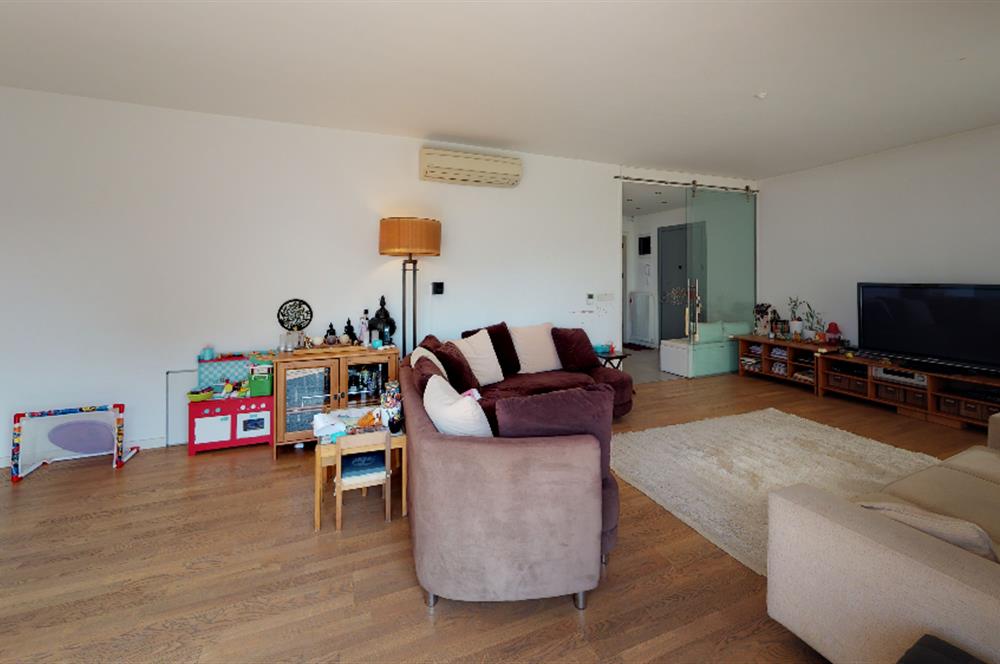 C21'DEN KEMERLİFE 22 SİTESİ'NDE AYDINLIK, FERAH GENİŞ DAİRE