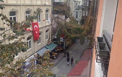 Asmalı Mescit Caddesi'nde Tarihi Binada Kiralık 2+1 Özel Daire