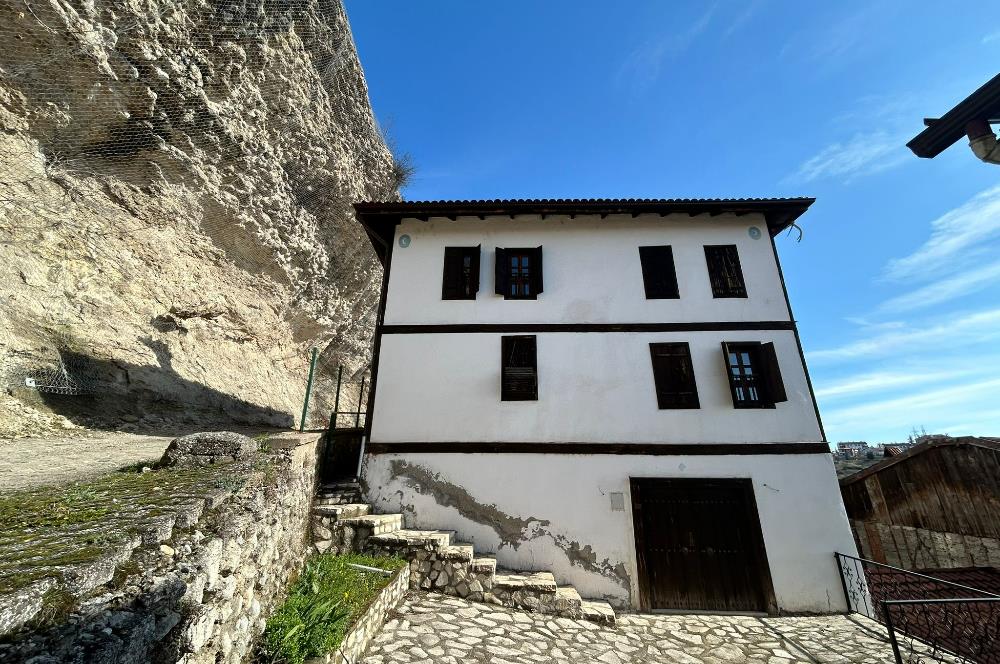 SAFRANBOLU ESKİ ÇARŞIDA RESTORASYONLU, BAHÇELİ SATILIK KONAK