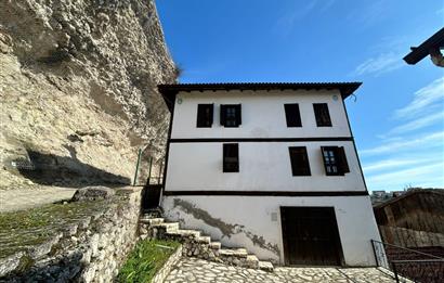 SAFRANBOLU ESKİ ÇARŞIDA RESTORASYONLU, BAHÇELİ SATILIK KONAK