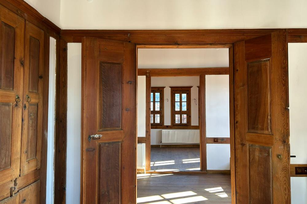 SAFRANBOLU ESKİ ÇARŞIDA RESTORASYONLU, BAHÇELİ SATILIK KONAK