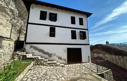 SAFRANBOLU ESKİ ÇARŞIDA RESTORASYONLU, BAHÇELİ SATILIK KONAK