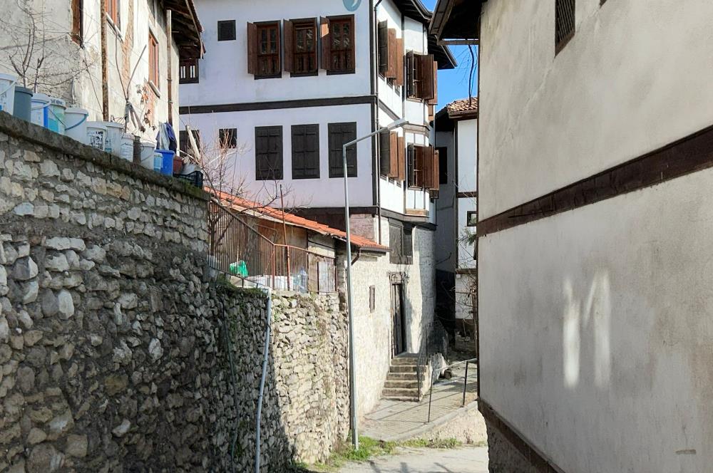 SAFRANBOLU ESKİ ÇARŞIDA RESTORASYONLU, BAHÇELİ SATILIK KONAK