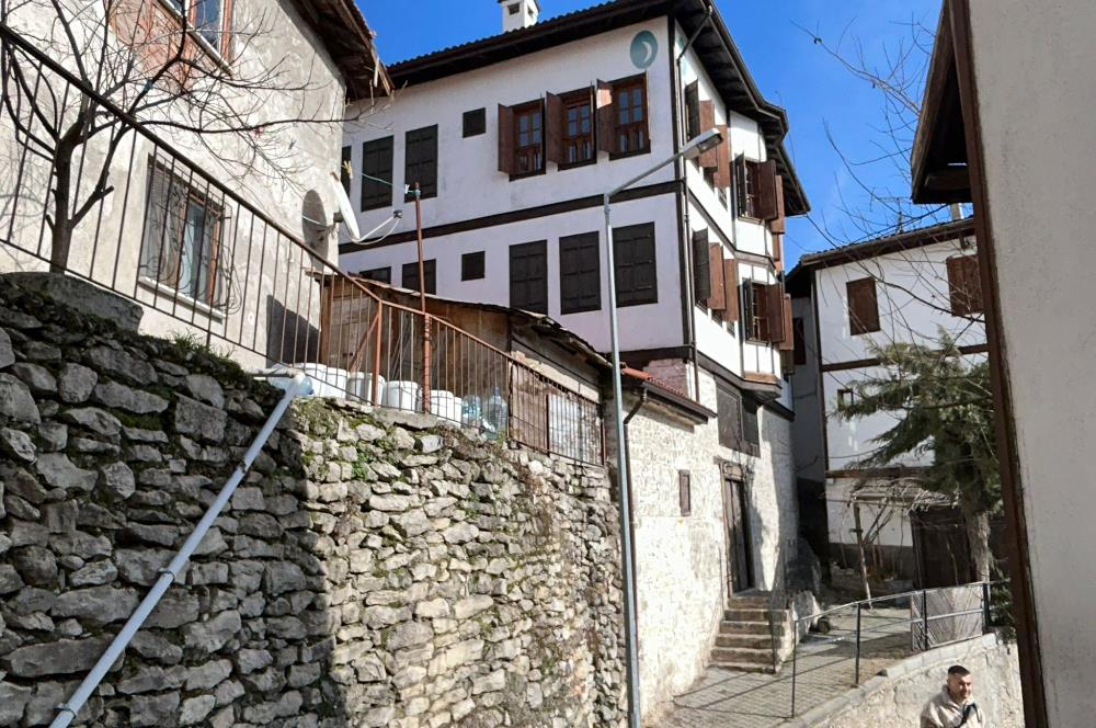 SAFRANBOLU ESKİ ÇARŞIDA RESTORASYONLU, BAHÇELİ SATILIK KONAK