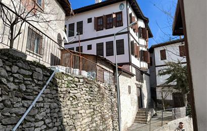 SAFRANBOLU ESKİ ÇARŞIDA RESTORASYONLU, BAHÇELİ SATILIK KONAK