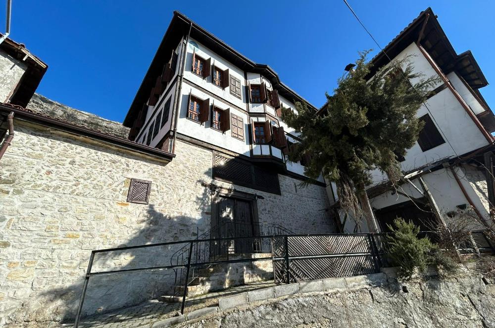 SAFRANBOLUDA TARİHİ SATILIK KONAK ÇARŞIYA YAKIN,MANZARALIBAHÇELİ