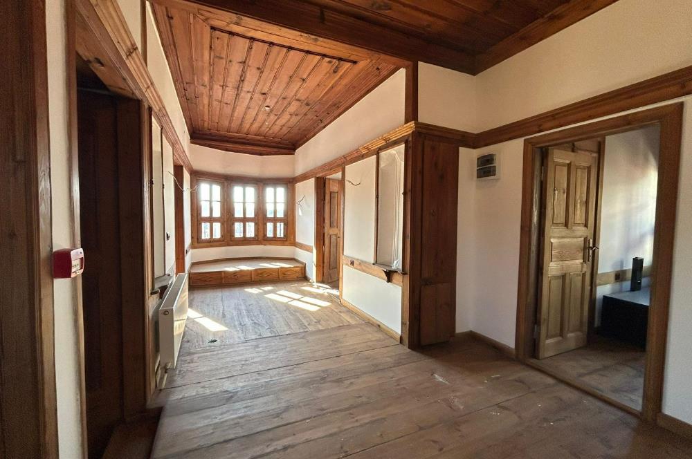 SAFRANBOLUDA TARİHİ SATILIK KONAK ÇARŞIYA YAKIN,MANZARALIBAHÇELİ