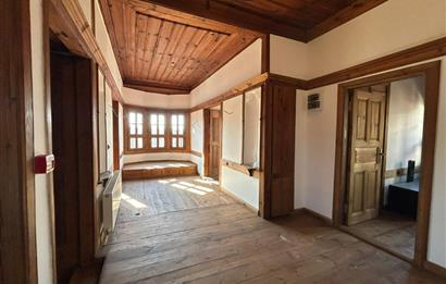 SAFRANBOLUDA TARİHİ SATILIK KONAK ÇARŞIYA YAKIN,MANZARALIBAHÇELİ