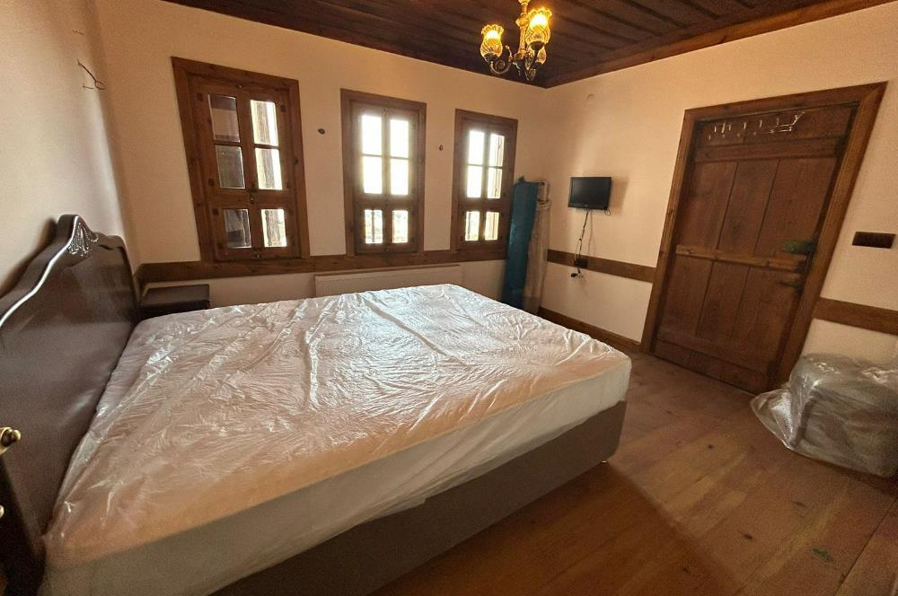 SAFRANBOLUDA TARİHİ SATILIK KONAK ÇARŞIYA YAKIN,MANZARALIBAHÇELİ