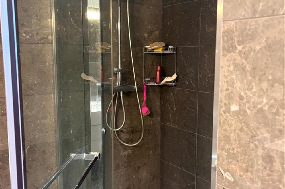 TRUMP TOWERSTA 28.KATTA,YEPYENİ,TAM EŞYALI KİRALIK OFİS