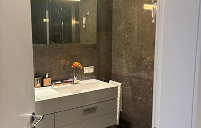 TRUMP TOWERSTA 28.KATTA,YEPYENİ,TAM EŞYALI KİRALIK OFİS