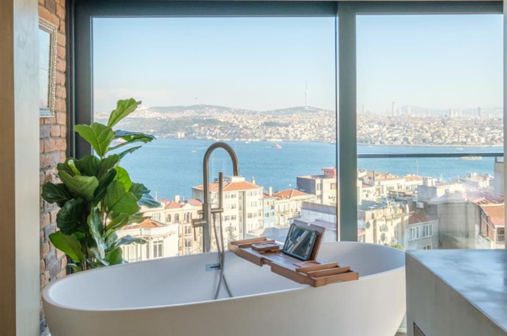 Cihangirde Manzaralı, Eşyalı, Özel Tasarım Dubleks Satılık