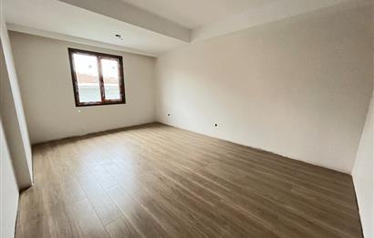 KÜÇÜKYALI'DA MERKEZİ KONUMDA DENİZ MANZARALI LÜX 2+1 DUBLEKS