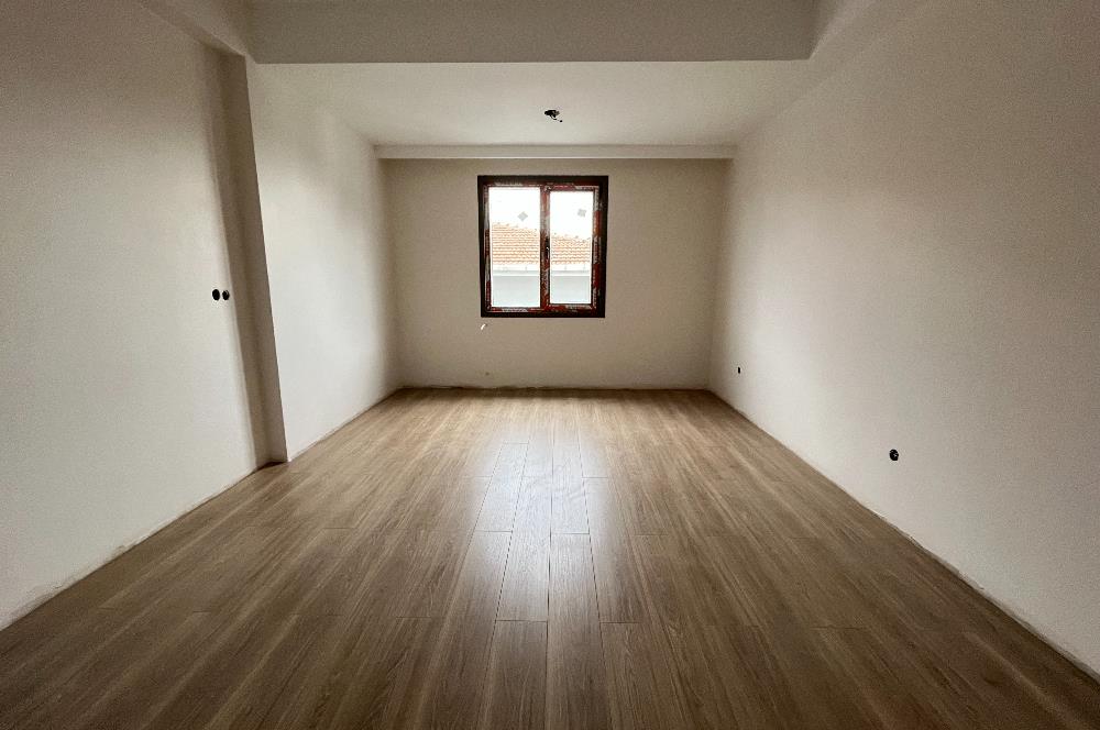 KÜÇÜKYALI'DA MERKEZİ KONUMDA DENİZ MANZARALI LÜX 2+1 DUBLEKS