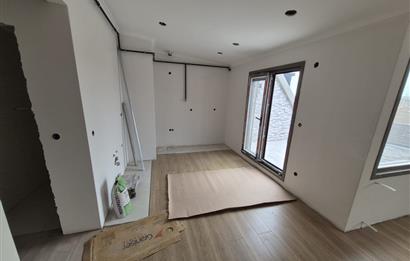 KÜÇÜKYALI'DA MERKEZİ KONUMDA DENİZ MANZARALI LÜX 2+1 DUBLEKS