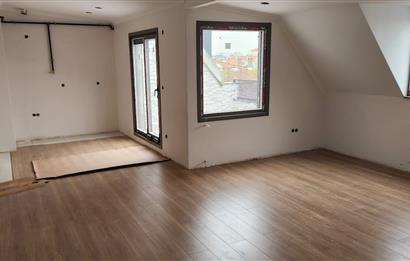 KÜÇÜKYALI'DA MERKEZİ KONUMDA DENİZ MANZARALI LÜX 2+1 DUBLEKS