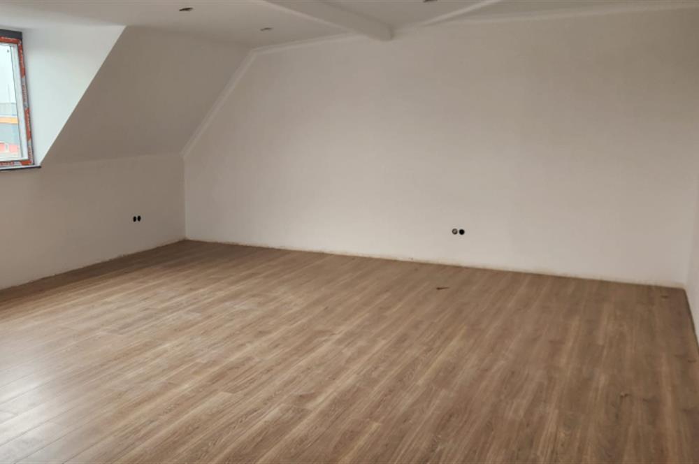 KÜÇÜKYALI'DA MERKEZİ KONUMDA DENİZ MANZARALI LÜX 2+1 DUBLEKS