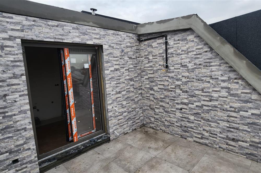 KÜÇÜKYALI'DA MERKEZİ KONUMDA DENİZ MANZARALI LÜX 2+1 DUBLEKS