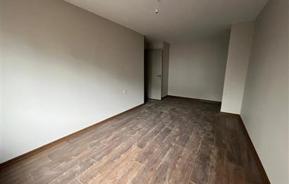 MİNİBÜSE , METROYA YÜRÜME MESAFELİ GENİŞ AYRI MUTFAKLI 2+1