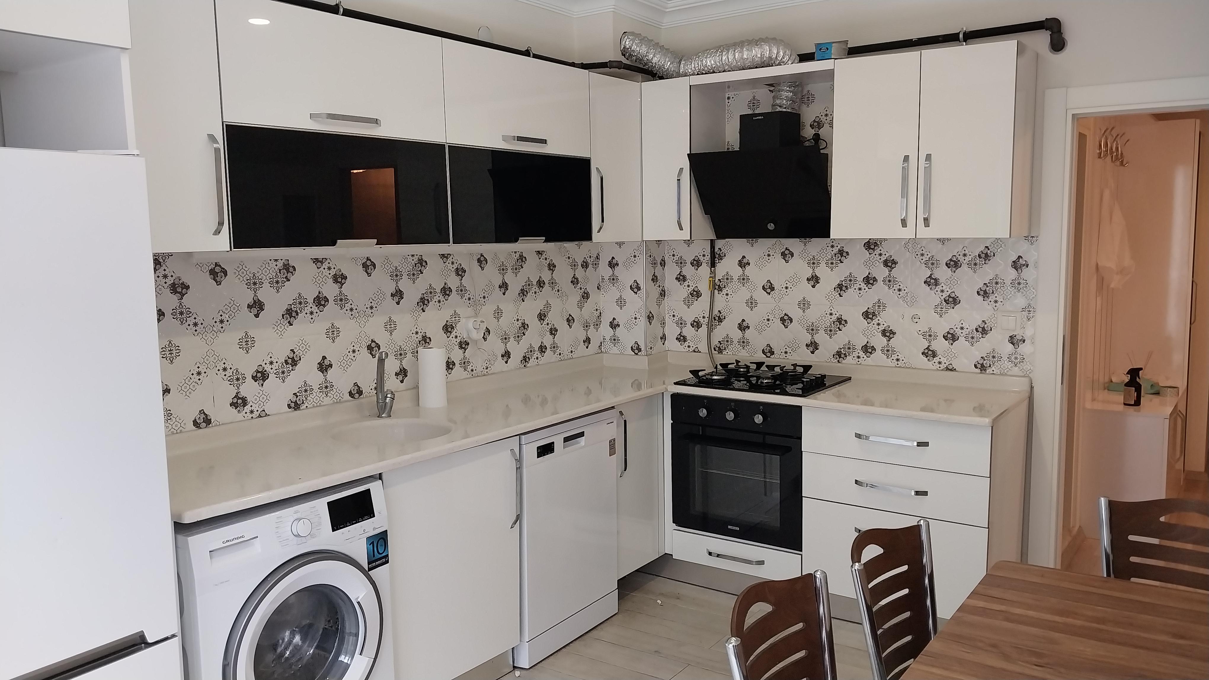 BATIKENT'TE 2+1 ARAKAT KOMBİLİ ASANSÖRLÜ EŞYALI DAİRE