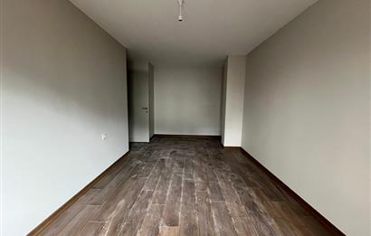 MİNİBÜSE , METROYA YÜRÜME MESAFELİ GENİŞ AYRI MUTFAKLI 2+1