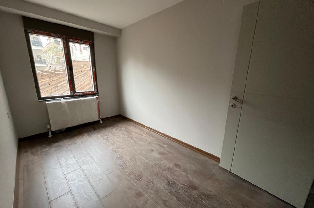 MİNİBÜSE , METROYA YÜRÜME MESAFELİ GENİŞ AYRI MUTFAKLI 2+1