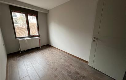 MİNİBÜSE , METROYA YÜRÜME MESAFELİ GENİŞ AYRI MUTFAKLI 2+1